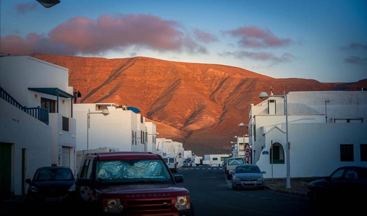 Volcanokite Apartments Famara Esterno foto